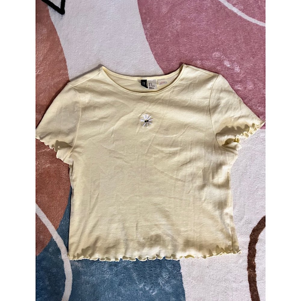 Cropped Tee with lettuce trim